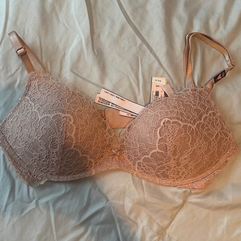 Victoria's Secret Lace Underwire Bra in Beige